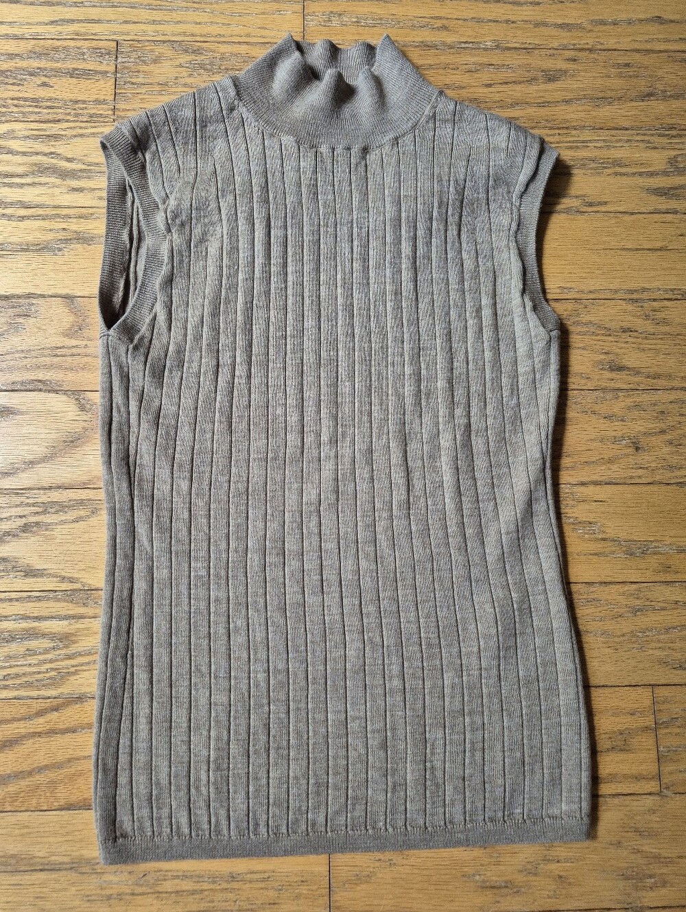 Banana Republic 100% Merino Wool Mock Neck Sweater Vest M